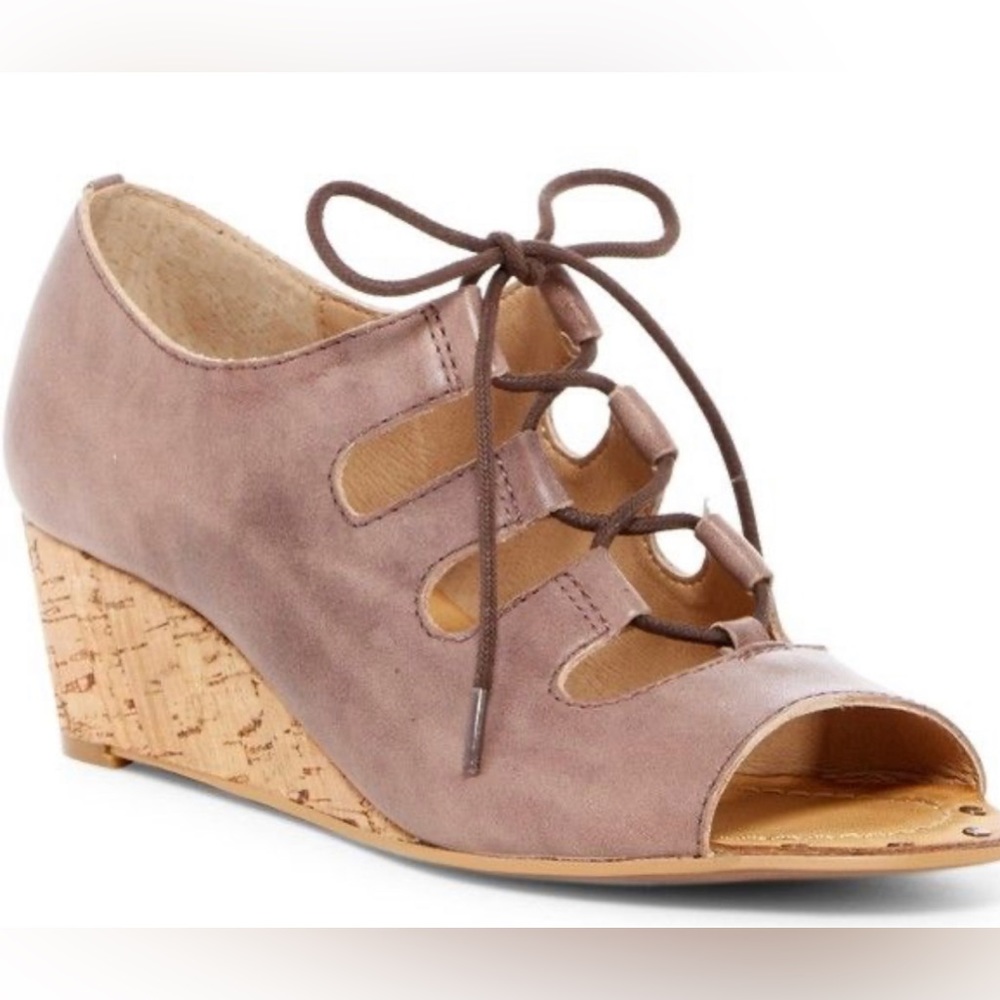 NWT Latigo Shadow leather peep toe wedges shoes 6